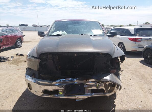 1C6RR6GTXHS856140 2017 RAM 1500 Темно-бордовый Вид задней части салона