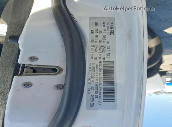 1C6RR6GTXJS157130 2018 RAM 1500 White Vista del compartimento del motor
