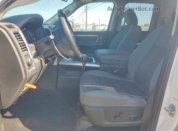 1C6RR6GTXJS157130 2018 RAM 1500 White Vista interior delantera