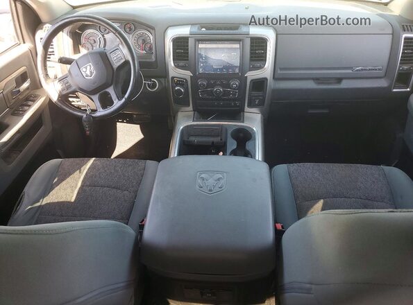 1C6RR6GTXJS157130 2018 RAM 1500 White Vista del salpicadero
