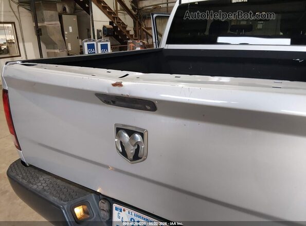 1C6RR6KG1JS317230 2018 RAM 1500 Silver Դիմացի տեսք