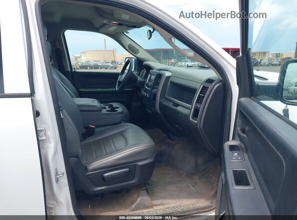 1C6RR6KG7JS296559 2018 RAM 1500 White Front interior view
