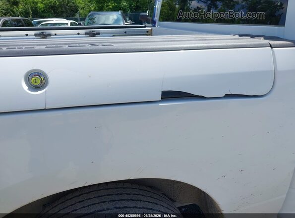 1C6RR6KG8JS303633 2018 RAM 1500 White Front view