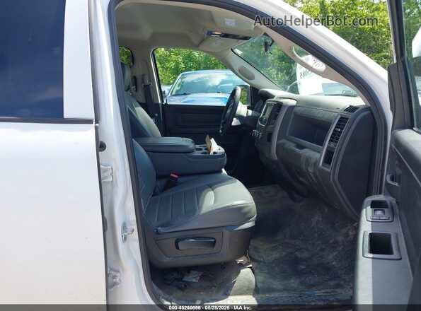 1C6RR6KG8JS303633 2018 RAM 1500 White Front interior view
