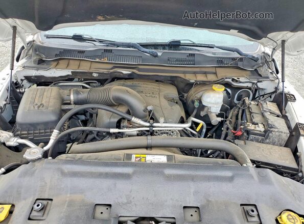 1C6RR6KTXJS315599 2018 RAM 1500 White Սալոնի հետևի տեսք
