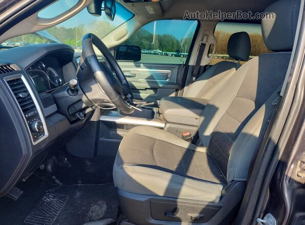 1C6RR6LG3JS105735 2018 RAM 1500 Gray Սալոնի դիմացի տեսք