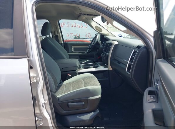 1C6RR6LG4HS514076 2017 RAM 1500 Silver Вид салону спереду