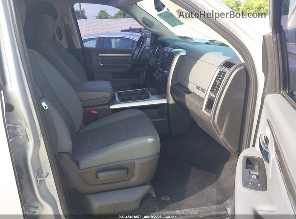 1C6RR6LG5HS514085 2017 RAM 1500 Silver Front interior view