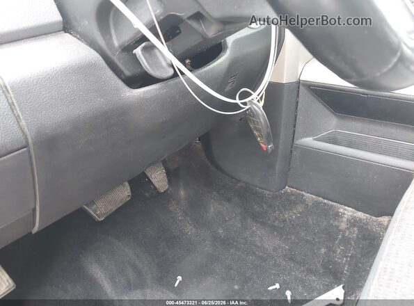 1C6RR6LT1HS556086 2017 RAM 1500 Серебряный Вид панели приборов
