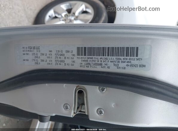 1C6RR6LT1HS556086 2017 RAM 1500 Серебряный Вид подкапотного пространства