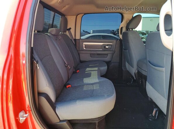 1C6RR6LT4HS582942 2017 RAM 1500 Red Widok tylnych siedzeń