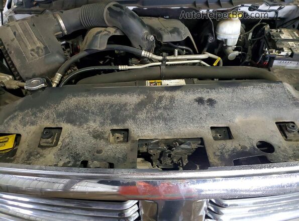 1C6RR6LT4KS529648 2019 RAM 1500 White Widok wnętrza z tyłu