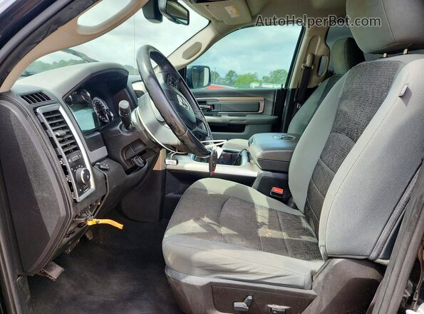 1C6RR6LT5KS619925 2019 RAM 1500 Black Widok wnętrza z przodu