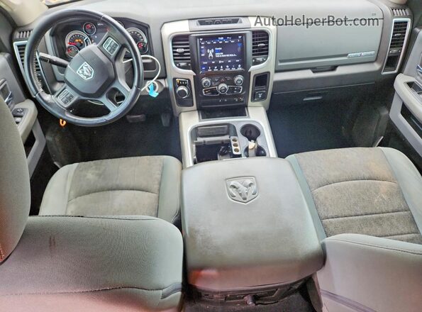 1C6RR6LT5KS619925 2019 RAM 1500 Black Widok deski rozdzielczej