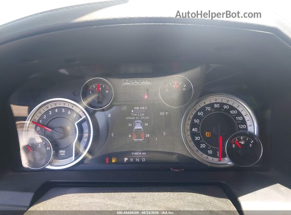 1C6RR6NT3HS639743 2017 RAM 1500 Silver Вид задніх сидінь