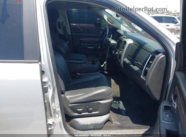 1C6RR6NT3HS639743 2017 RAM 1500 Silver Вид салону спереду
