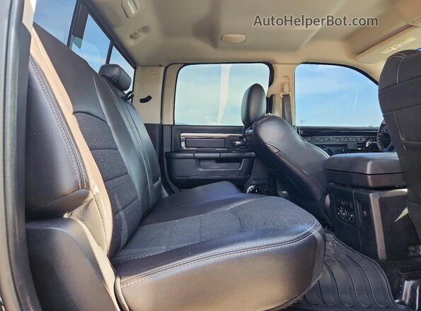 1C6RR6UT9GS107784 2016 RAM 1500 Black Vista de los asientos traseros