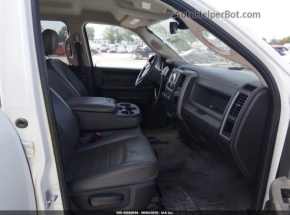 1C6RR7FG2JS152160 2018 RAM 1500 White Սալոնի դիմացի տեսք