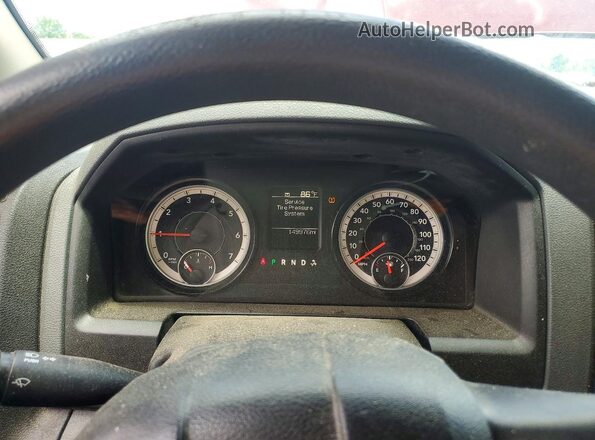 1C6RR7FG3JS138607 2018 RAM 1500 Burgundy 