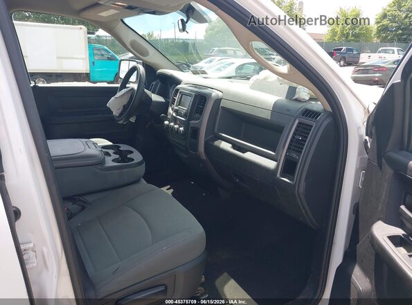1C6RR7FG3JS343540 2018 RAM 1500 White Вид салону спереду