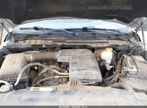 1C6RR7FG4JS326102 2018 RAM 1500 Silver 