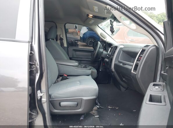 1C6RR7FG6HS862141 2017 RAM 1500 Gray Вид салону спереду