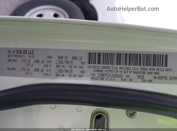 1C6RR7FG7JS326059 2018 RAM 1500 White Շարժիչի բաժամունքի տեսք