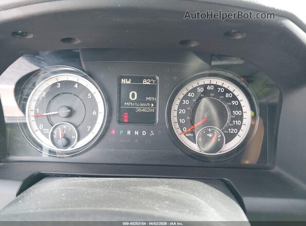 1C6RR7FG7JS326059 2018 RAM 1500 White Հետևի նստատեղերի տեսք