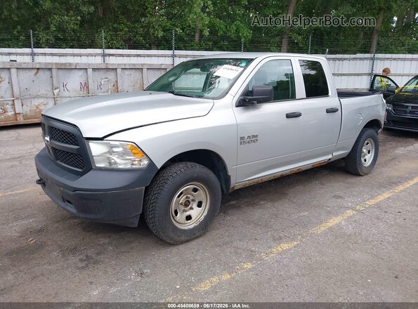 1C6RR7FG8JS165009 2018 RAM 1500 Silver Առջևի ձախ երեք քառորդ տեսարան