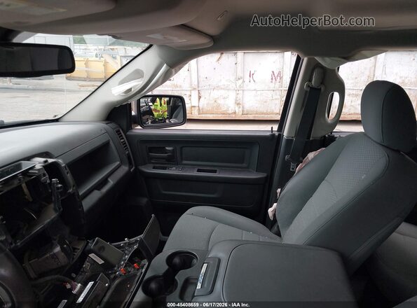 1C6RR7FG8JS165009 2018 RAM 1500 Silver Սալոնի դիմացի տեսք