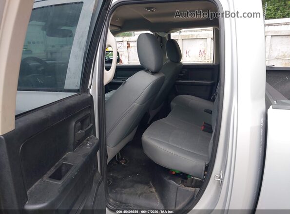 1C6RR7FG8JS165009 2018 RAM 1500 Silver VIN կոդի պիտակի տեսք