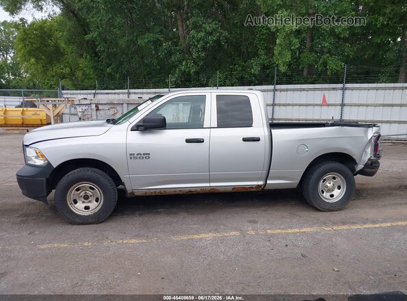 1C6RR7FG8JS165009 2018 RAM 1500 Silver Սալոնի հետևի տեսք