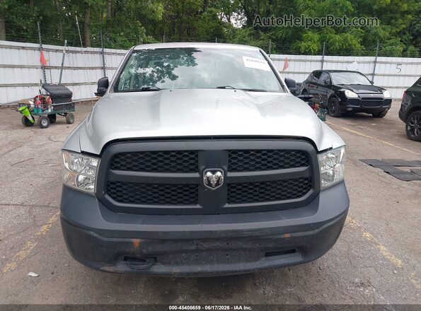 1C6RR7FG8JS165009 2018 RAM 1500 Silver Առջևի վահանակի տեսք