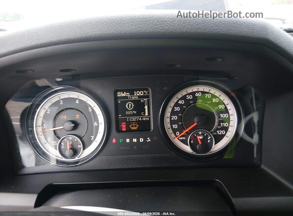 1C6RR7FGXJS258999 2018 RAM 1500 Silver Widok tylnych siedzeń