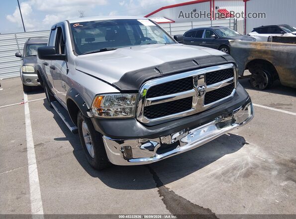 1C6RR7FGXJS258999 2018 RAM 1500 Silver Widok z przodu