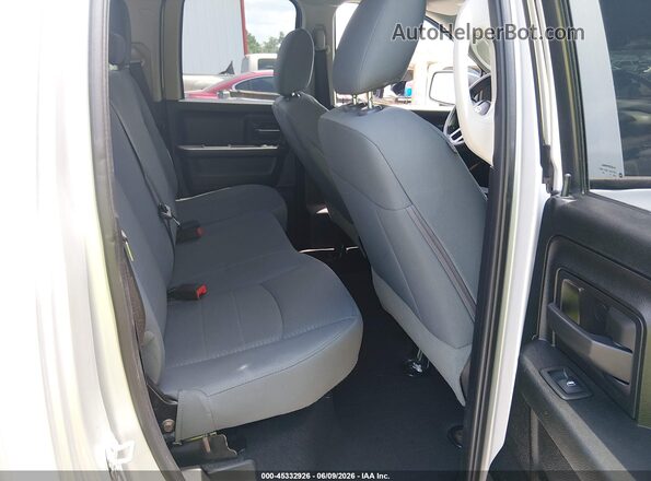 1C6RR7FGXJS258999 2018 RAM 1500 Silver Widok naklejki z numerem VIN