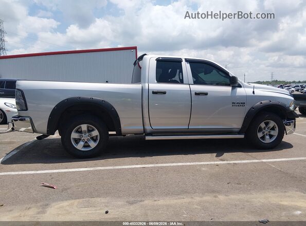 1C6RR7FGXJS258999 2018 RAM 1500 Silver Widok zestawu wskaźników