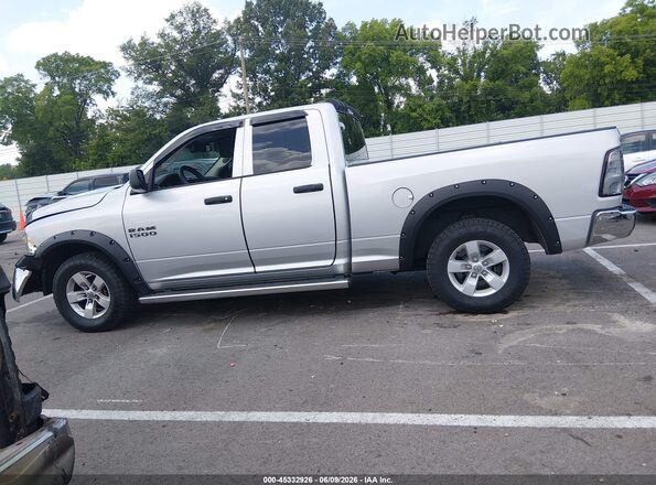 1C6RR7FGXJS258999 2018 RAM 1500 Silver Widok wnętrza z tyłu