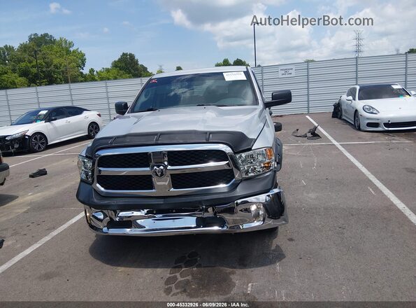 1C6RR7FGXJS258999 2018 RAM 1500 Silver Widok deski rozdzielczej