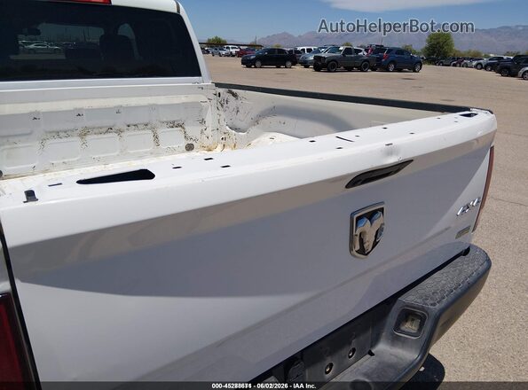 1C6RR7FGXJS326136 2018 RAM 1500 White 