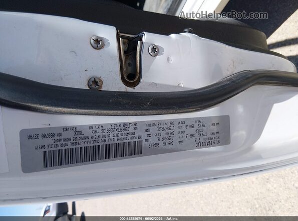 1C6RR7FGXJS326136 2018 RAM 1500 White 