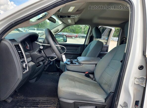 1C6RR7FT0JS210019 2018 RAM 1500 Белый Вид салона спереди