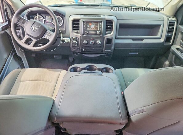 1C6RR7FT0JS210019 2018 RAM 1500 Белый Вид панели приборов