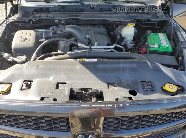 1C6RR7FT1JS162854 2018 RAM 1500 Черный Вид задней части салона