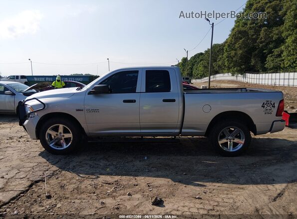 1C6RR7FT2JS186936 2018 RAM 1500 Серебряный Панорамный вид салона 360°