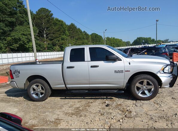 1C6RR7FT2JS186936 2018 RAM 1500 Серебряный Вид задней части салона