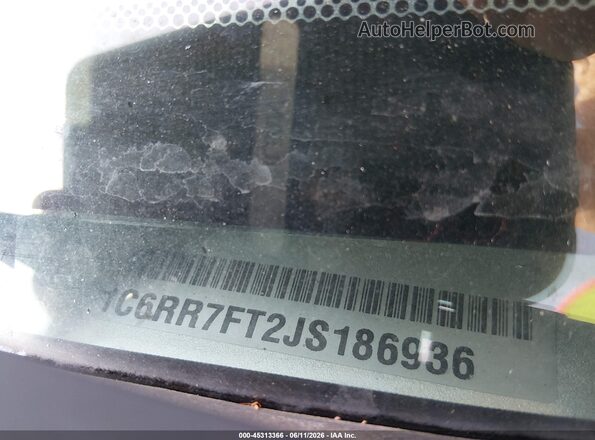 1C6RR7FT2JS186936 2018 RAM 1500 Серебряный Вид подкапотного пространства