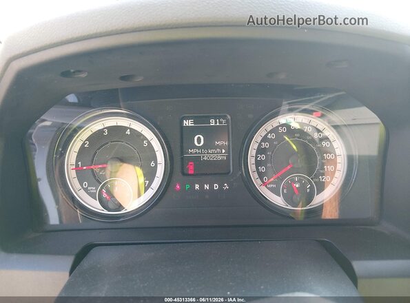 1C6RR7FT2JS186936 2018 RAM 1500 Серебряный Вид задних сидений