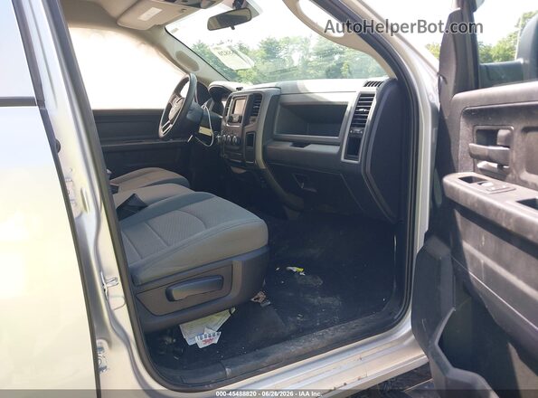 1C6RR7FT4JS302198 2018 RAM 1500 Gray Front interior view