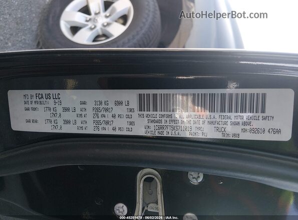 1C6RR7FT5KS711019 2019 RAM 1500 CLASSIC Черный Вид подкапотного пространства